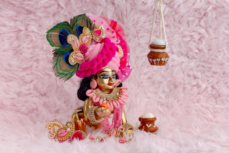 Janmashtami Laddu Gopal Decoration: अपने घर में सजाएं लड्डू गोपाल को ऐसे, जो हर नजर को मोहित कर दे