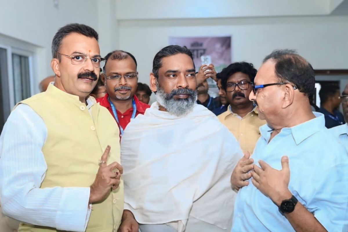 Mani Shankar With Hemant Soren In Nemra