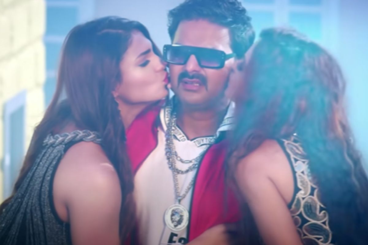 Pawan Singh Badnaam Kar Dogi Song