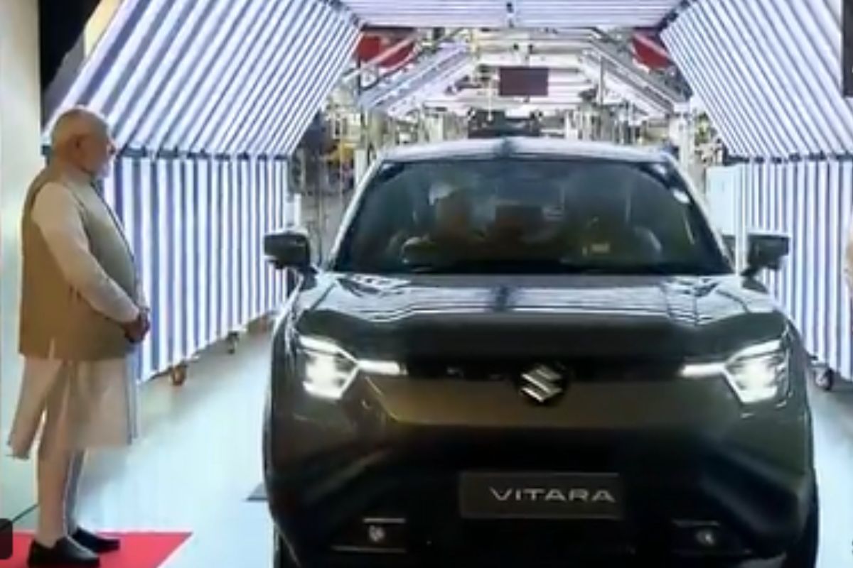 Pm modi flag off Maruti e Vitara