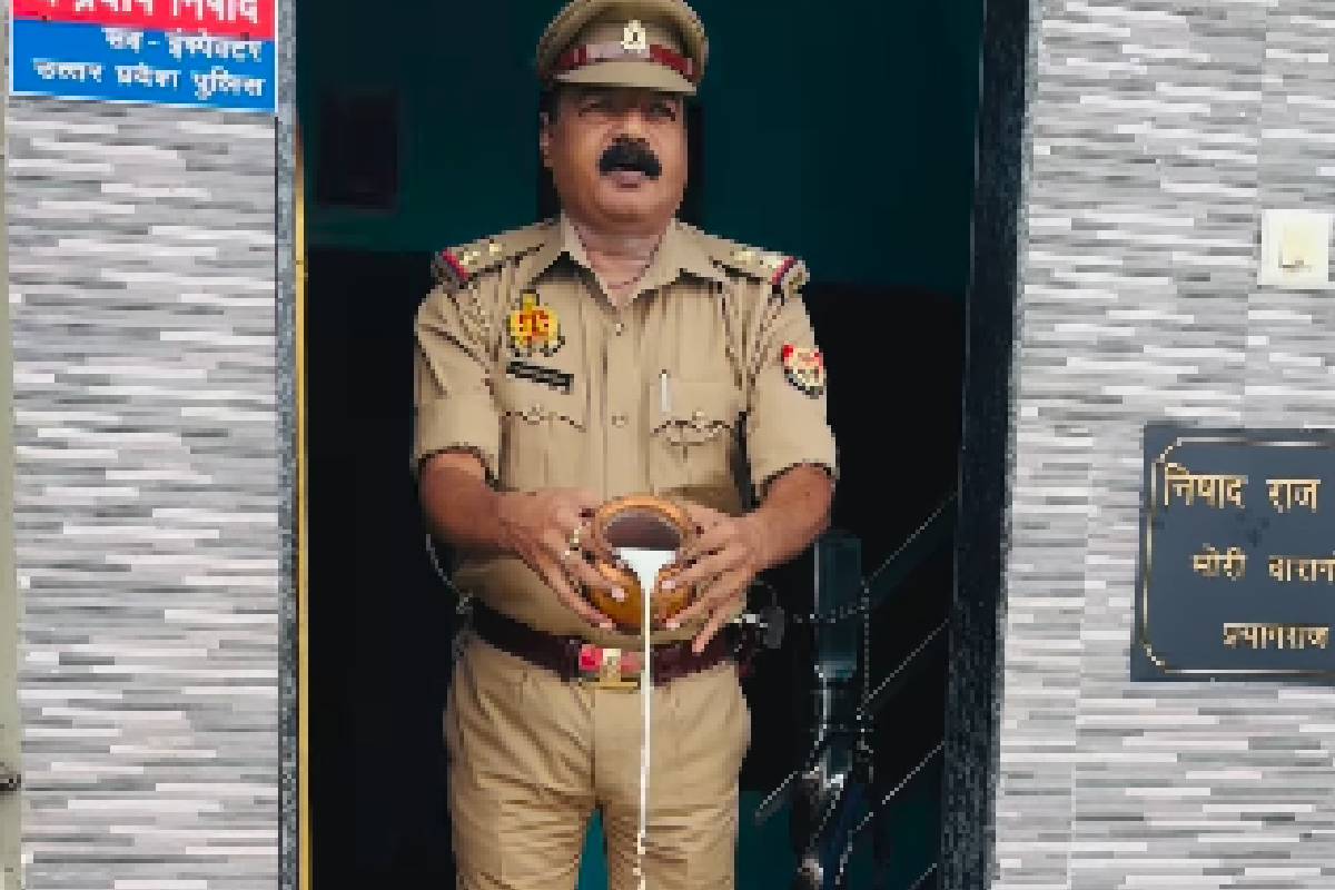 Prayagraj policeman viral video