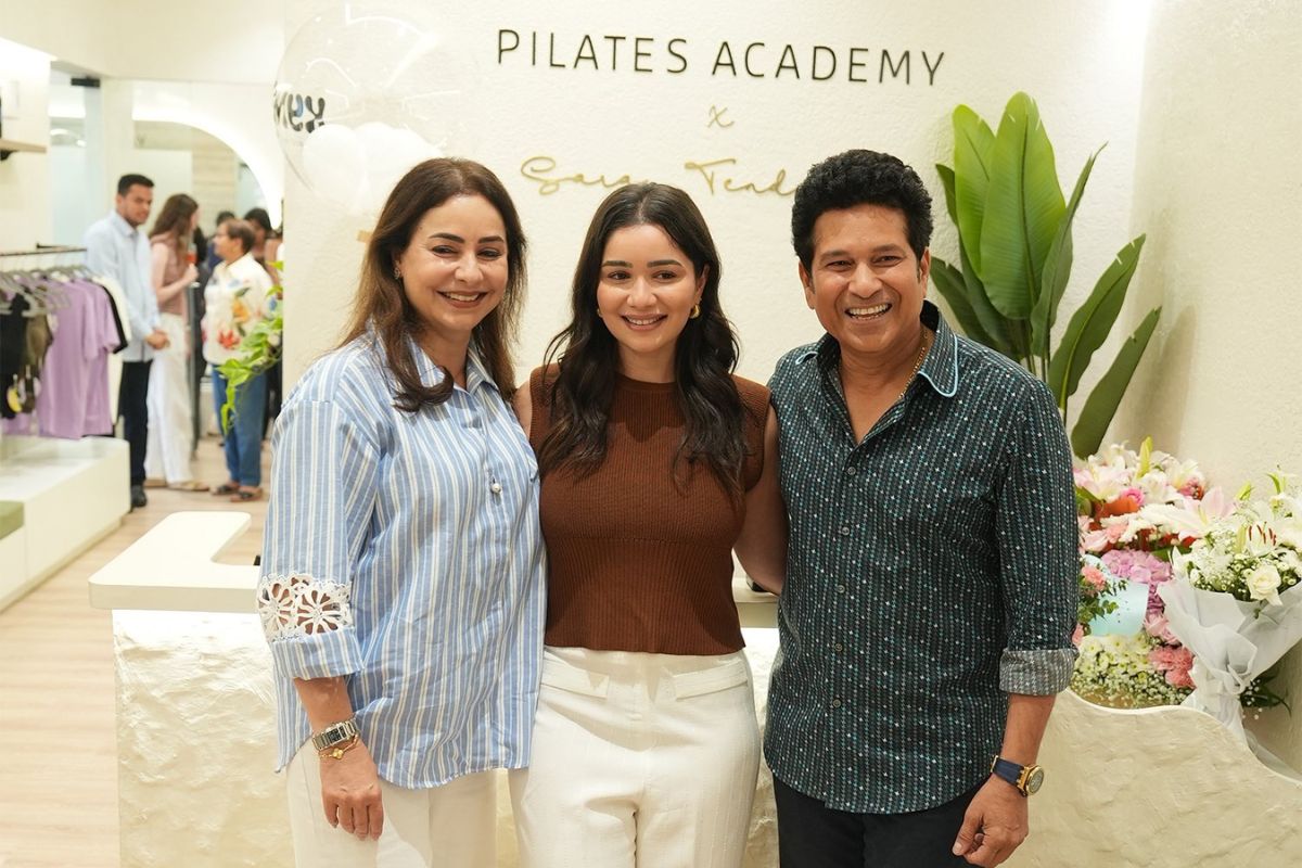 Sachin Tendulkar with Sara Tendulkar and Wife Anjali