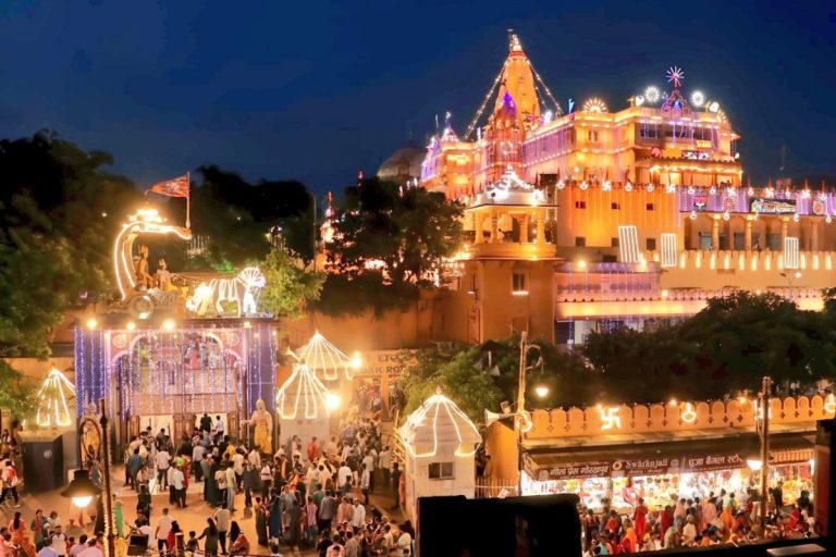 Janmashtami 2025: जन्माष्टमी पर मथुरा जाने वालों के लिए ट्रैफिक गाइड, जानें कौन से रास्ते रहेंगे बंद, कहां करनी होगी पार्किंग