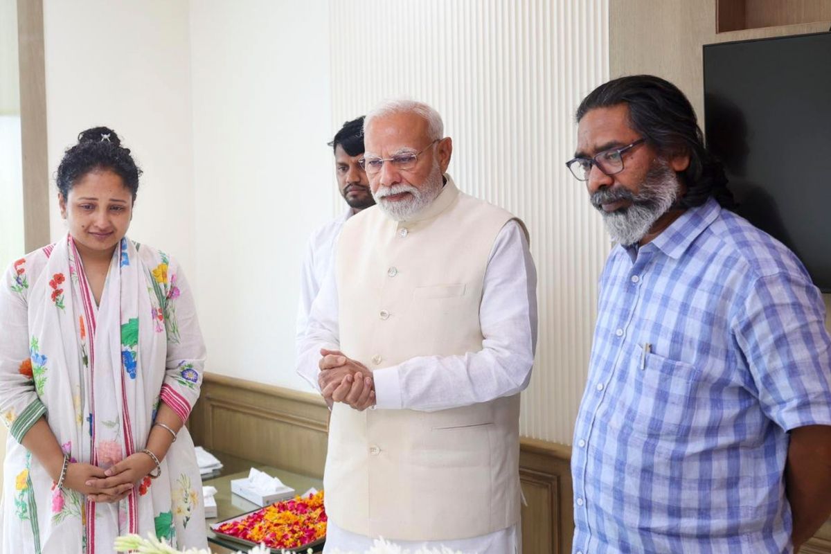 Shibu Soren Passes Away: PM Modi and Hemant Soren