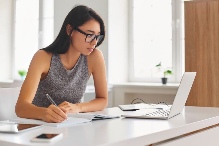 UPSC Mains 2025: यूपीएससी मेंस में इन 5 गलतियों से बचें, ऐसे Answer Write करते हैं Toppers