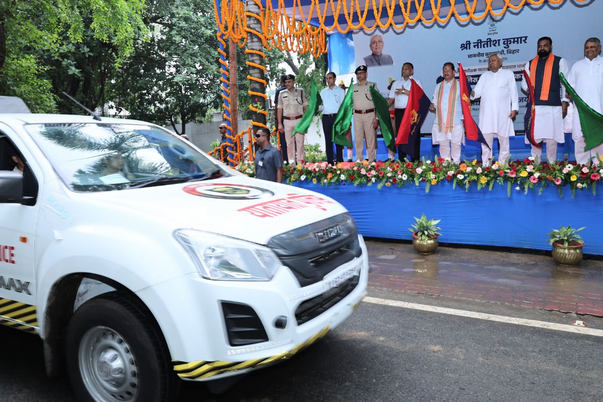 CM Nitish Kumar handed over 71 vehicles to traffic DSP