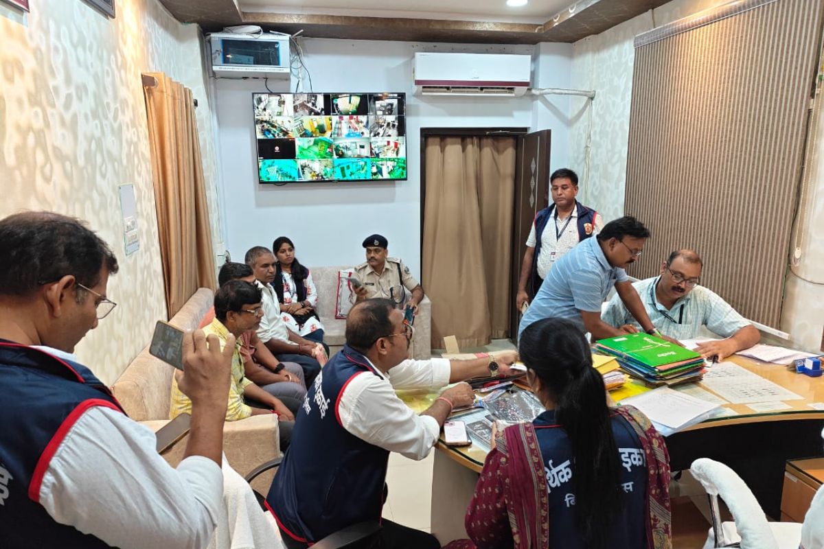 Raid In Bihar EOU sub-registrar's premises in Bhagalpur