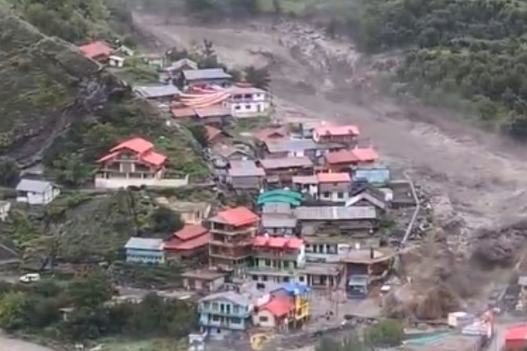 Uttarkashi Cloud Burst Video: उत्तरकाशी में बादल फटने से तबाही, महिलाओं की चीखों ने बयां किया भयावह मंजर