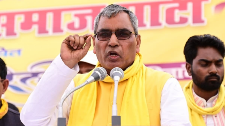 ओमप्रकाश राजभर का सपा पर तंज — “पिल्ली-पिल्ला पाल लिए, देशी कुत्तों की तरह भौंक रहे हैं”