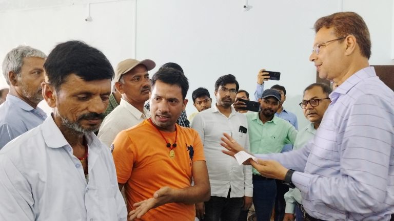 चंदा लाइन नहर से सटे गांवों में खेतों तक पानी पहुंचना मुश्किल