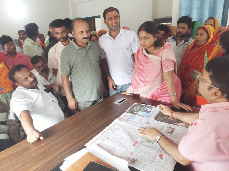 Sitamarhi : पेयजल आपूर्ति में हो रही परेशानी को लेकर जताया आक्रोश