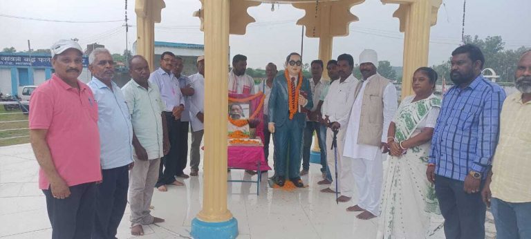 दिशोम गुरु को दी गयी श्रद्धांजलि