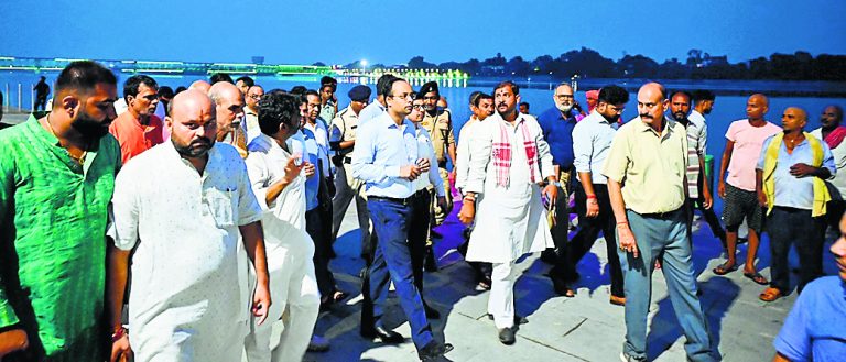 Gaya News : पंचमहला जाने वाले रास्ते में अधूरी नालियों को 20 अगस्त तक पूरा कराएं