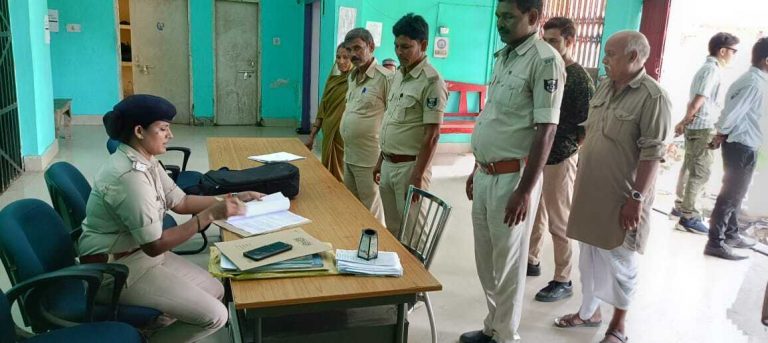 अपराध पर पैनी नजर रखें व सूचना तुरंत थाना तक पहुंचाएं चौकीदार