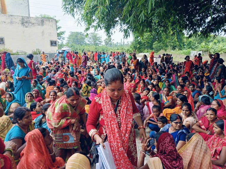 Samastipur News:जीविका दीदियों ने दिया धरना