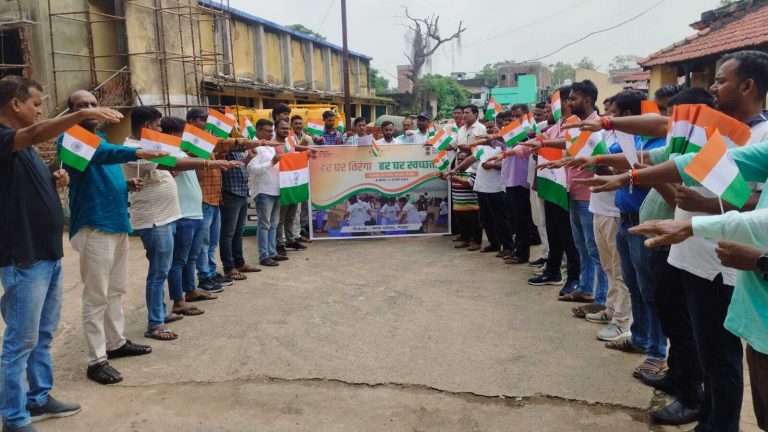 हर घर तिरंगा, हर घर स्वच्छता अभियान चला