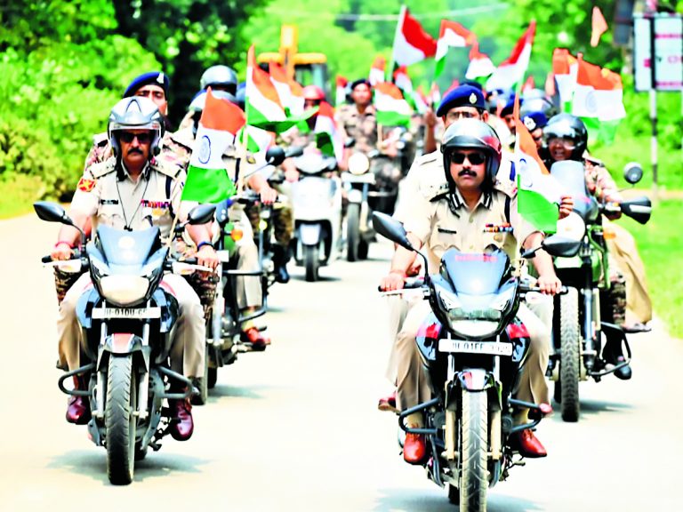 East Singhbhum News : जादूगोड़ा में लहराया तिरंगा, गूंजे देशभक्ति के नारे