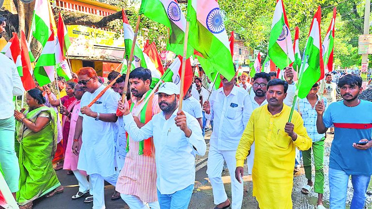 Siwan News : गुठनी में भाजपा ने निकाली तिरंगा यात्रा