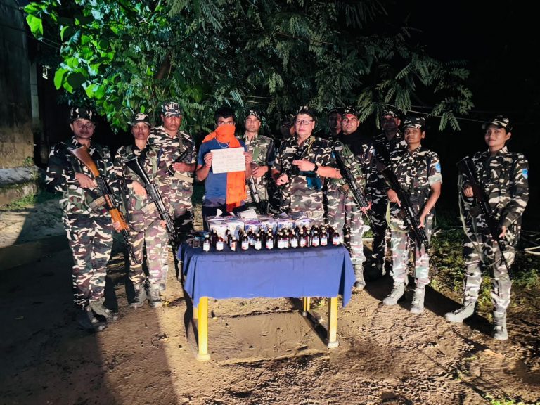Madhubani : एसएसबी व पुलिस की संयुक्त कार्रवाई में प्रतिबंधित नशीली दवा जब्त, तस्कर गिरफ्तार