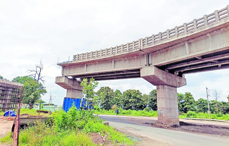 Rourkela News: चार साल से रेल ओवरब्रिज निर्माणाधीन, कुकुड़ा गेट रेल फाटक पर घंटो लग रहा जाम
