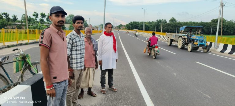 बेला गांव के नजदीक हो रही सड़क दुर्घटना पर डिवाइडर हटाने की मांग