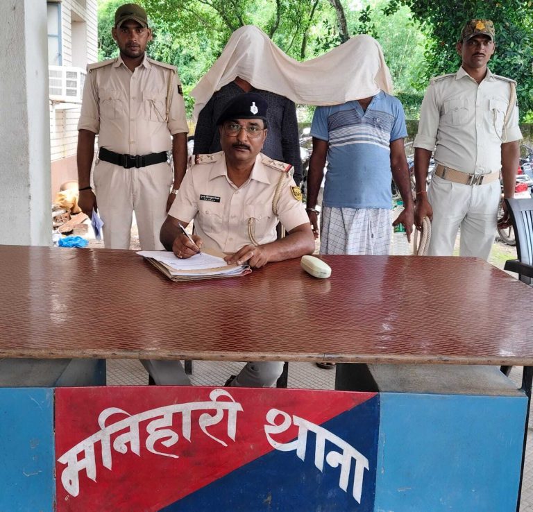 पुलिस ने दो वारंटी को किया गिरफ्तार