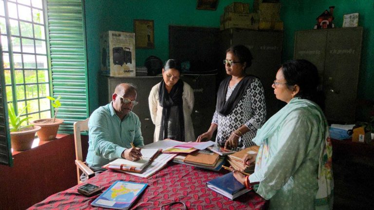 फर्जी वाउचर से प्रधानाध्यापिका के निजी बैंक खाते में ली गयी राशि, नकद भी निकले