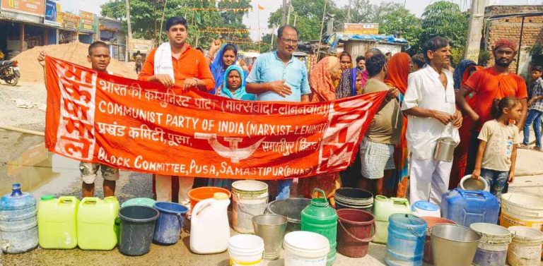 Samastipur : महमदा के ग्रामीणों ने जल संकट को लेकर खोला मोर्चा