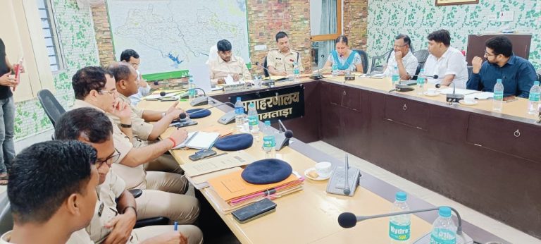 नशामुक्ति को लेकर नियमित चलायें जागरुकता अभियान : डीसी