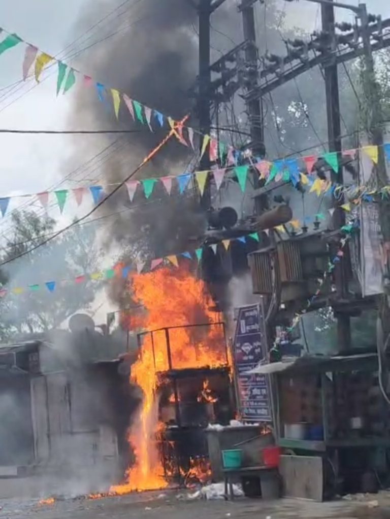 Samastipur : 200 केवीए ट्रांसफार्मर में लगी आग से मची अफरातफरी