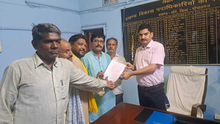 डोमिसाइल नीति में संशोधन को लेकर जन सुराज ने सौंपा ज्ञापन