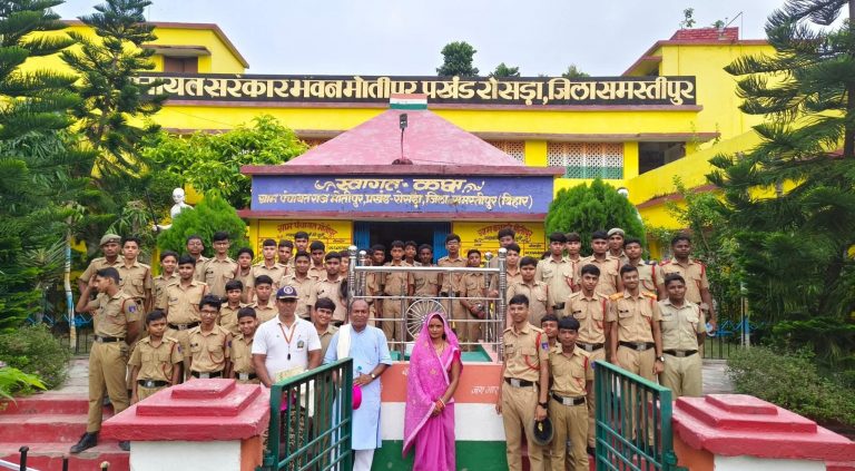 Samastipur News:छात्रों ने आदर्श पंचायत मोतीपुर का किया शैक्षिक भ्रमण