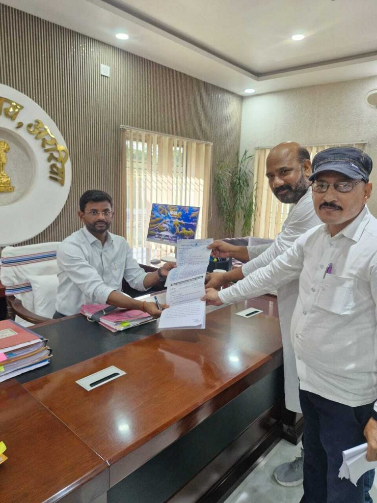 समान काम का समान वेतन व अन्य बलों की तरह समान सुविधा की मांग पत्र के साथ होमगार्ड जवानों ने दिया धरना