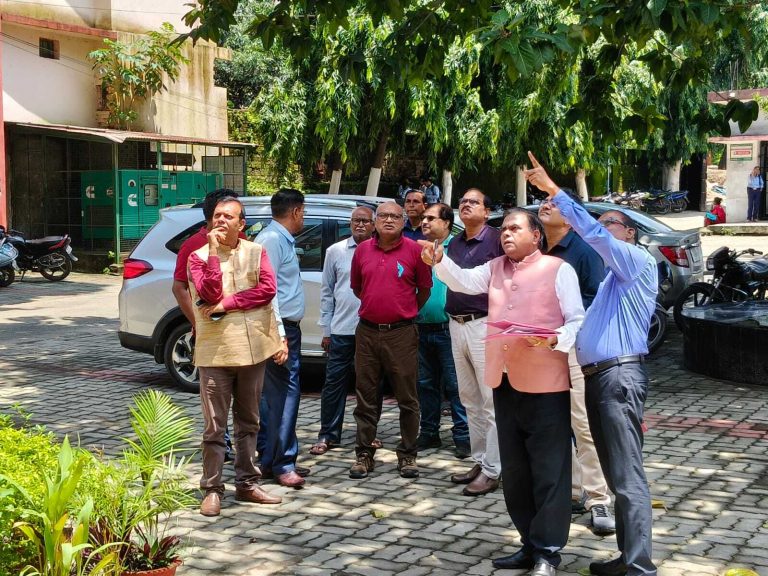 Chaibasa News : कॉलेज का ए ब्लॉक जर्जर, कक्षाएं संचालन नहीं करने का आदेश