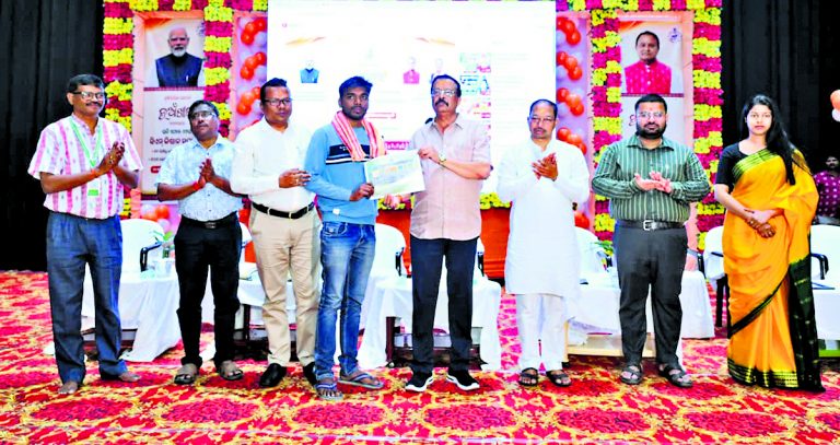 Sundargarh News: किसान अपनी मेहनत से पूरे समाज का भरण-पोषण करते हैं : सुरेश पुजारी