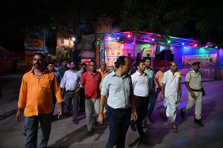 पितृपक्ष मेला अवधि में रौशनी की रहे मुकम्मल व्यवस्था : डीएम