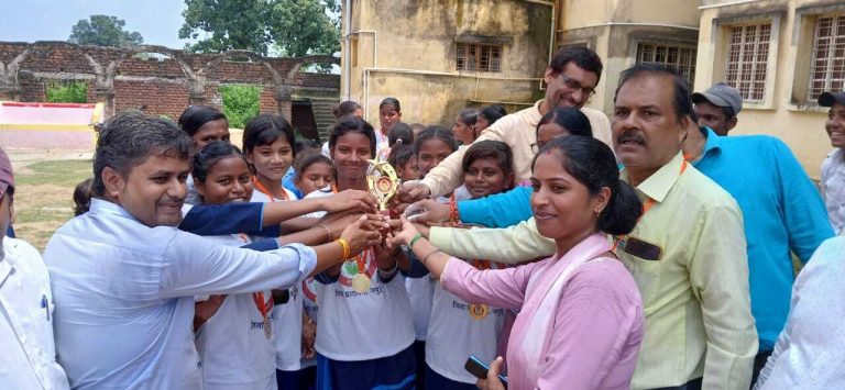 कबड्डी प्रतियोगिता में स्कूली बच्चों ने दिखाया दमखम