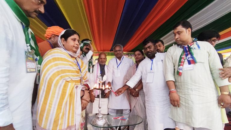 kaimur News : पीएम मोदी की मां को दी गयी गाली का बिहार की जनता देगी जवाब