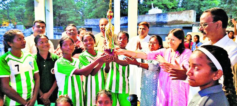 Chaibasa News : संत जेवियर्स को पराजित कर एसएसए बना चैंपियन