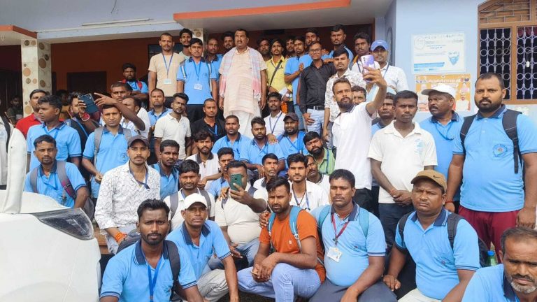 आठ से दस महीने मिले रोजगार
