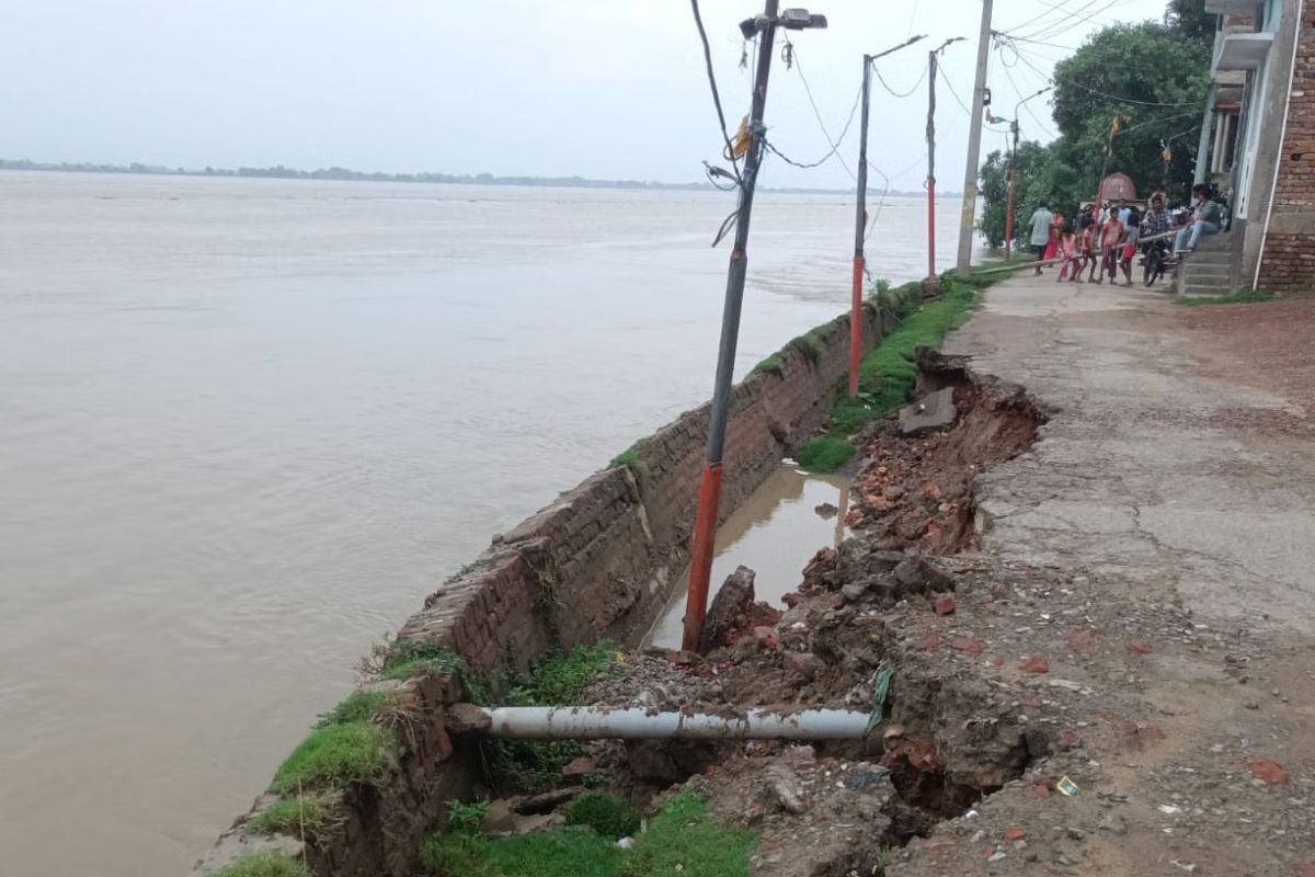 Bihar Flood News Ganga and Punpun rivers flowing