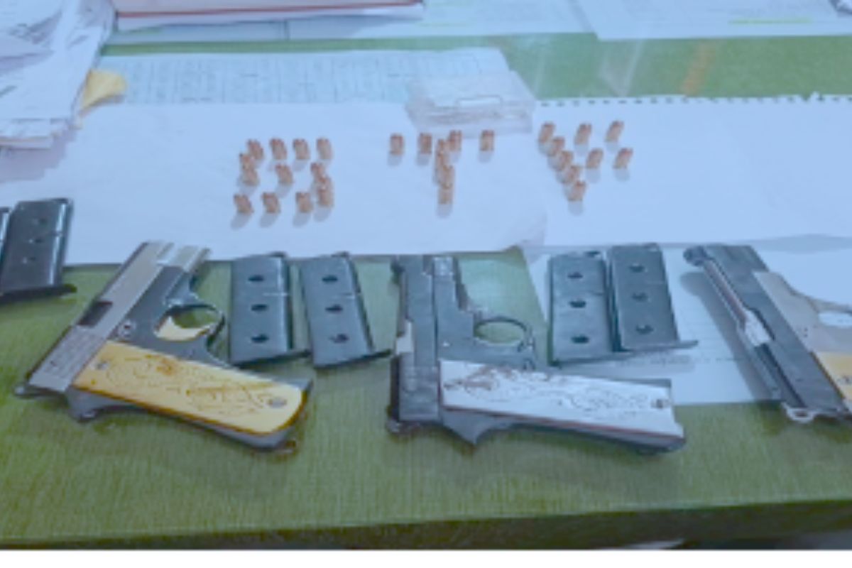 photos of illegal weapons recovered in Patna STF