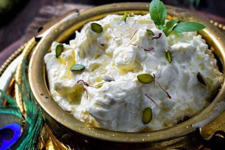 Makhan Mishri Recipe: बाल गोपाल के लिए घर पर बनाएं माखन मिश्री, सिर्फ 5 मिनट में