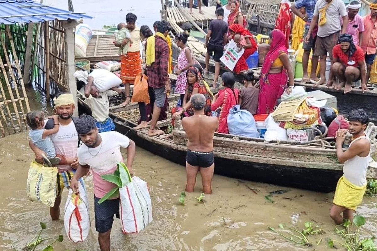 patna flood news| Bihar Flood Alert: Ganga water level rises in Patna, people of Diara are migrating