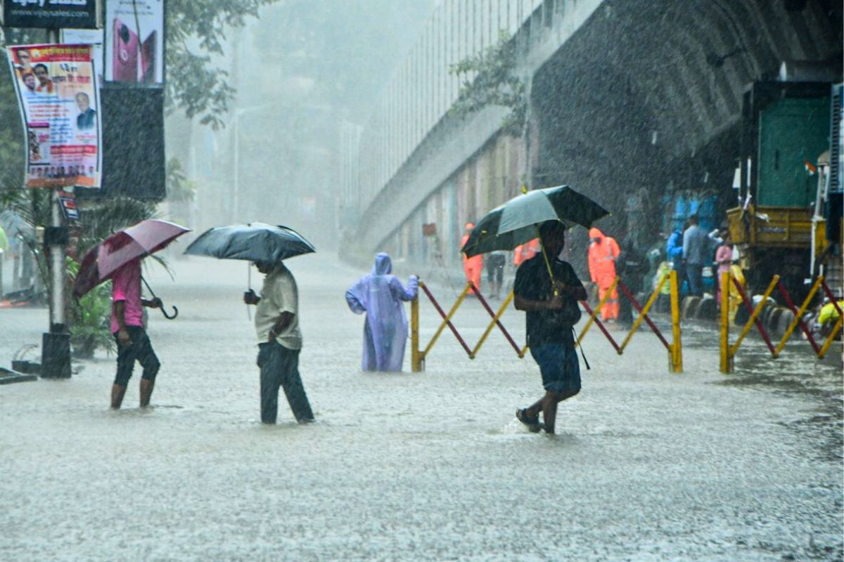 waterlogged road in Mumbai