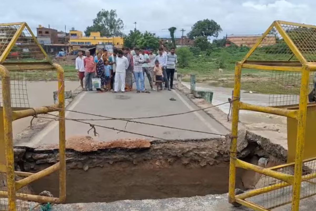 जमुई में धंसा बरमसिया पुल