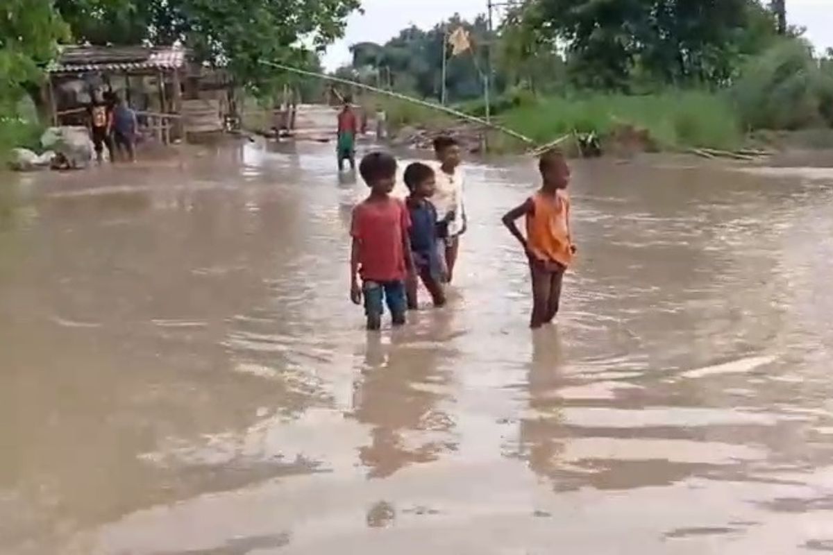 बागमती नदी का जलस्तर बढ़ने से बिगड़े हालात