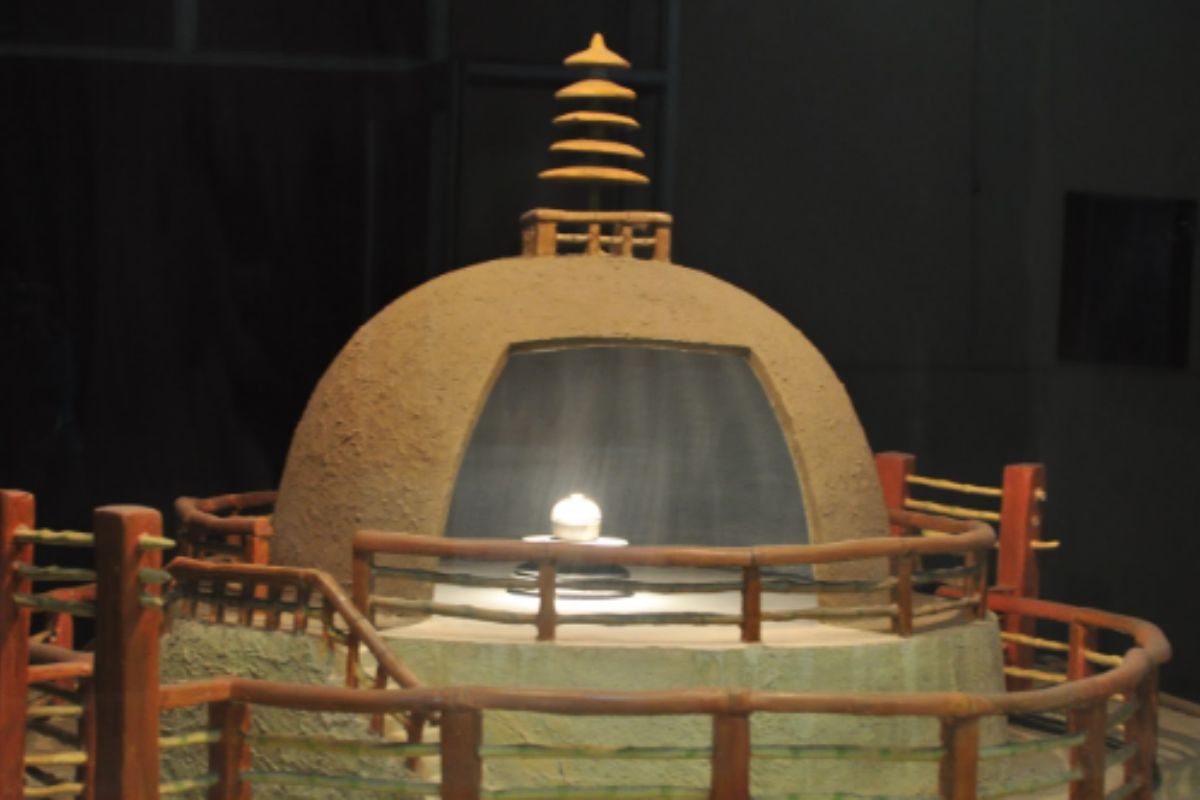 बुलेटप्रूफ कांच में सुरक्षित भगवान बुद्ध की अस्थियां