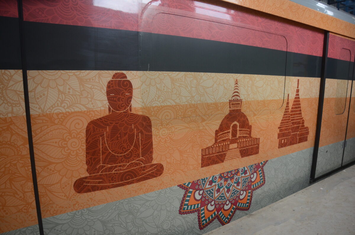 Patna Metro: पटना मेट्रो पहली बार पटरी पर दौड़ी, जानिए केसरिया रंग की बॉगी क्यों है बेहद खास? 4 03Pat 24 03092025 2