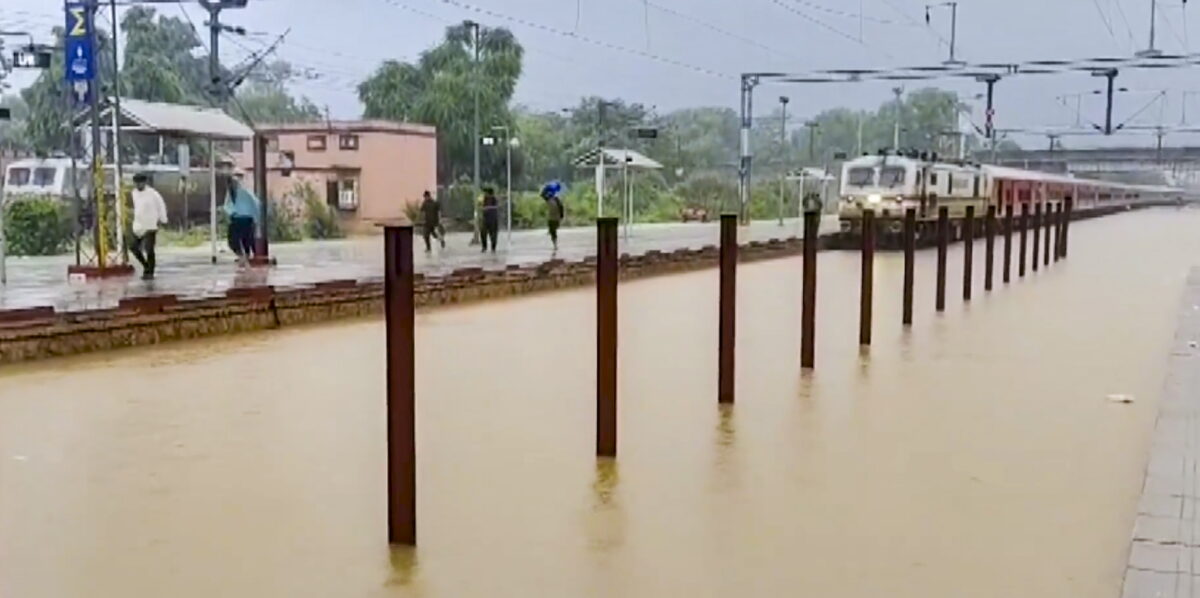 Heavy Rain Alert Rajasthan: राजस्थान में मानसून एक्टिव, जारी रहेगा बारिश का दौर, इन इलाकों में अलर्ट 4 22081 Pti08 22 2025 000152A